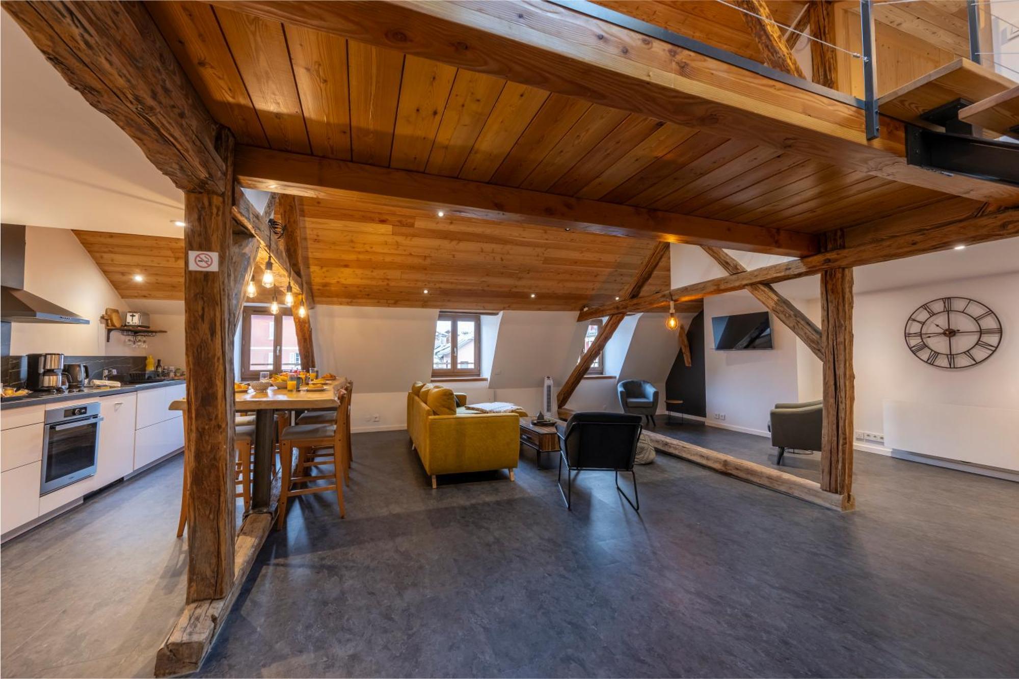 Superbe Loft - Situ Sur La Place Centrale Barcelonnette Exterior photo
